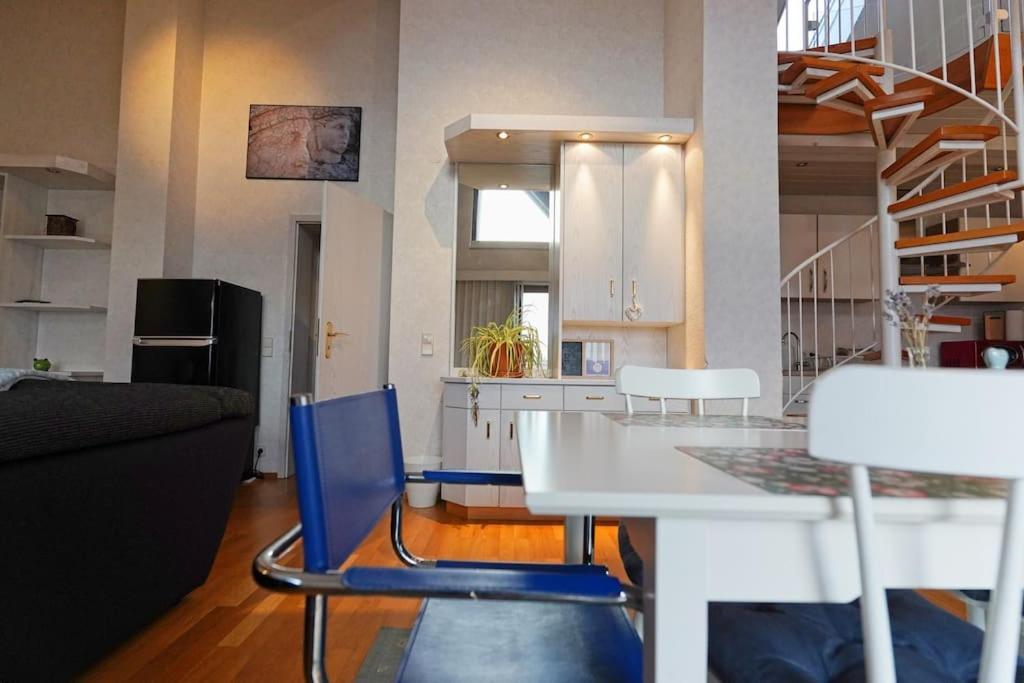Grosse, Helle Wohnung Fuer Bis Zu 6 Personen ไวน์ไฮม์ ภายนอก รูปภาพ