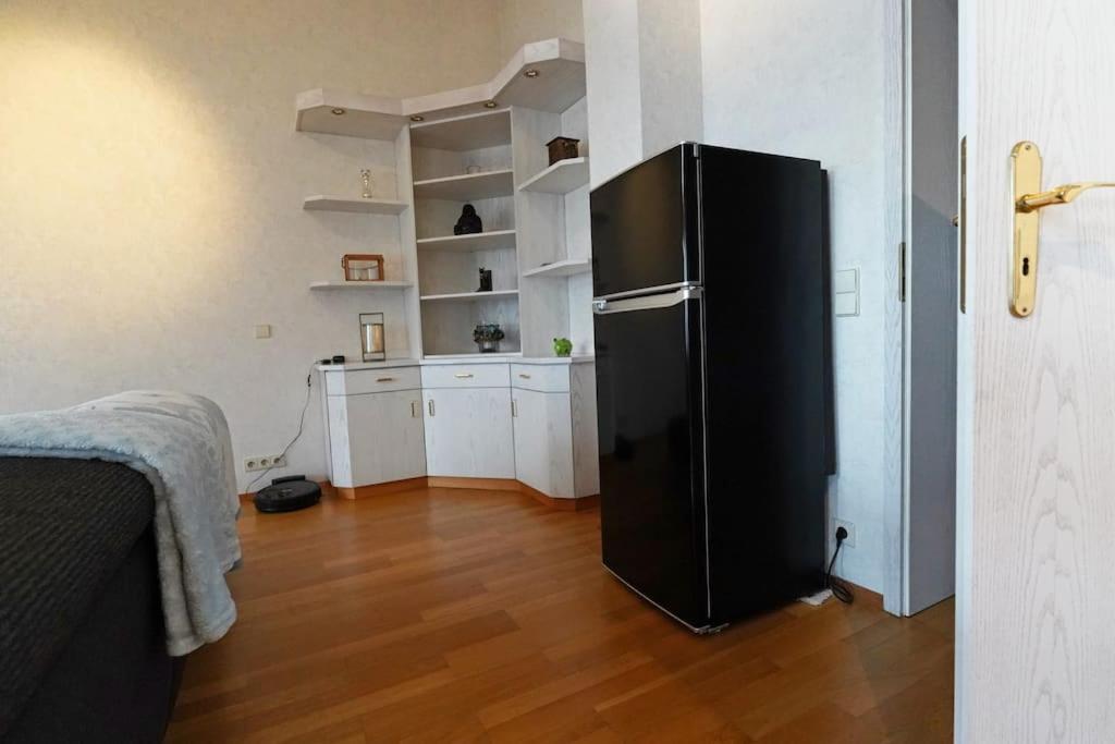 Grosse, Helle Wohnung Fuer Bis Zu 6 Personen ไวน์ไฮม์ ภายนอก รูปภาพ