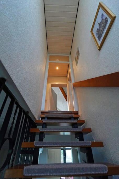Grosse, Helle Wohnung Fuer Bis Zu 6 Personen ไวน์ไฮม์ ภายนอก รูปภาพ