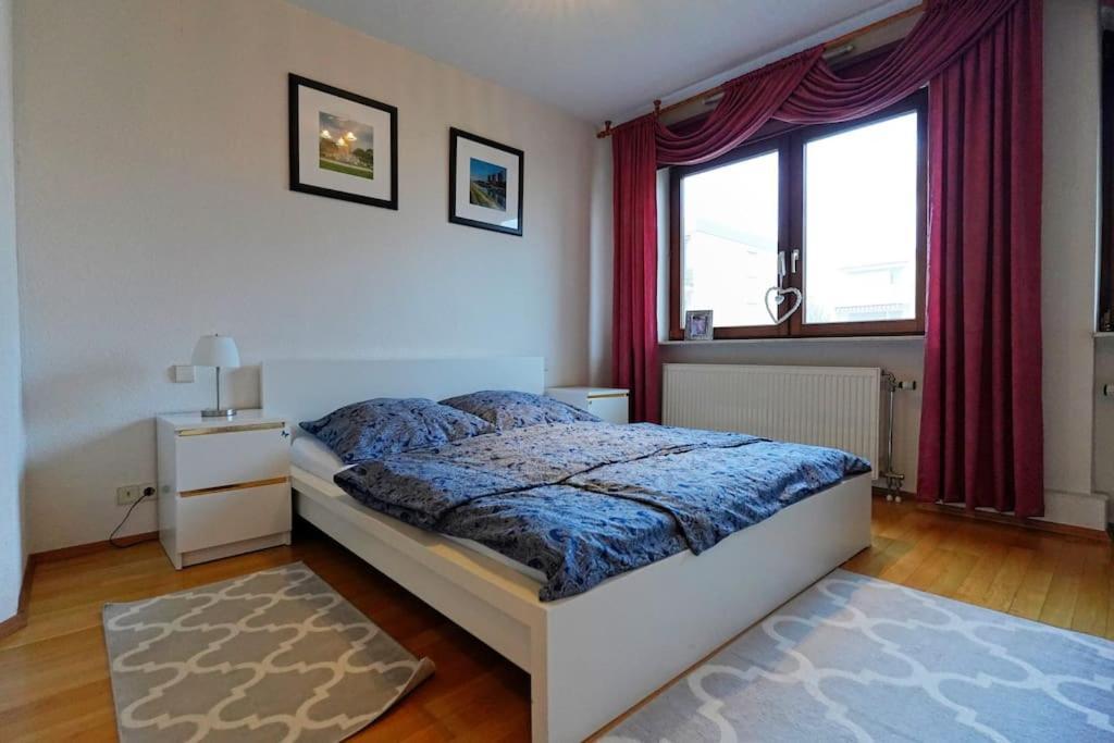 Grosse, Helle Wohnung Fuer Bis Zu 6 Personen ไวน์ไฮม์ ภายนอก รูปภาพ